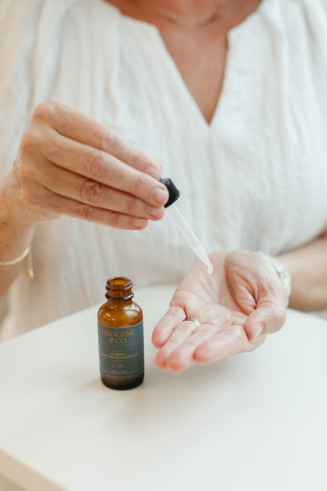 Hydrate Moisture Accelerator